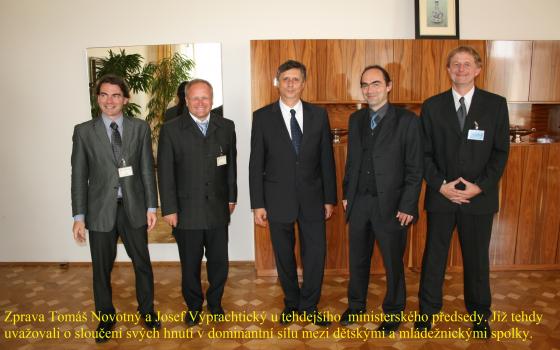 Zprava Tomáš Novotný a Josef Výprachtický u tehdejšího ministerského předsedy . Již tehdy uvažovali o sloučení svých hnutí v dominantní sílu mezi dětskými a mládežnickými spolky